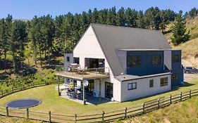 Rural Retreat With The Most Incredible Views!